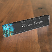 Lustiger Delphin, der mit niedlicher Meerjungfrau Namensplakette (Seite)