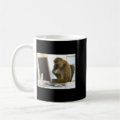 Lustiger denkender Affe Meme Büro Neugieriger Affe Kaffeetasse (Links)