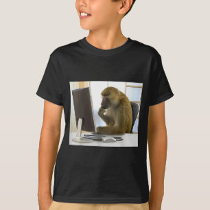 Lustiger denkender Affe Meme Büro Neugieriger Affe T-Shirt