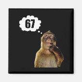 Lustiger denkender Affe Meme Sechs Sieben 6 7 Meme Magnet (Vorne)