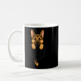 Lustiger Deutscher Schäferhund schaut in die Tasch Kaffeetasse
