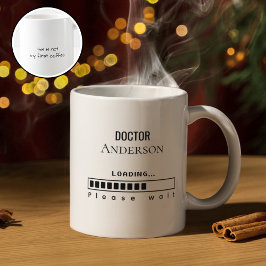 Lustiger Doktortitel-Abschluss Name wird geladen  Kaffeetasse