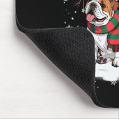 Lustiger englischer Bulldogge im Schnee Baum Weihn Mousepad (Ecke)