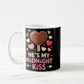 Lustiger Er ist mein Mitternachtskuss Valentinstag Kaffeetasse (Links)
