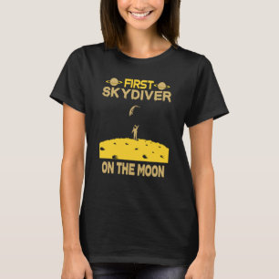 Lustiger Fallschirmspringer auf dem Mond T-Shirt