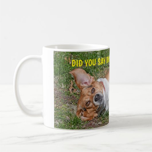 Lustiger fetter Beagle tat Sie, Abendessen zu Kaffeetasse (Links)