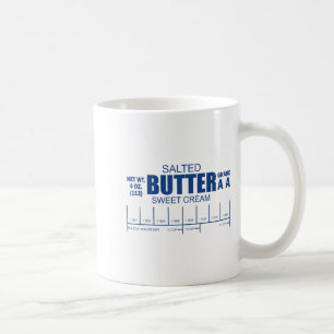 Lustiger Foodie-Bäcker backt gesalzene Butter Kaffeetasse
