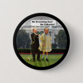 Lustiger Gewehr-Witz Donald Trump Putin Smocking Button (Vorderseite)