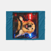 Lustiger Golden Retriever fährt Meme Hund fährt ei Fleecedecke (Vorderseite (Horizontal))