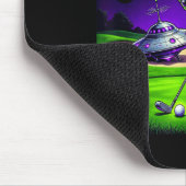 Lustiger Golf spielender Außerirdischer, der Slice Mousepad (Ecke)