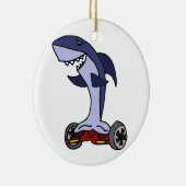 Lustiger Haifisch auf rotem Hoverboard Keramikornament (Rechts)