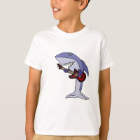 Lustiger Haifisch, der rote Gitarre spielt