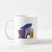 Lustiger Haifisch-trinkendes Bier Kaffeetasse (Links)