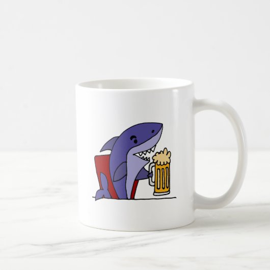 Lustiger Haifisch-trinkendes Bier Kaffeetasse (Rechts)