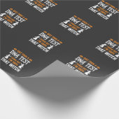Lustiger Halloween-DNA-Test-Hexen-Grafik Geschenkpapier (Ecke)