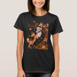 Lustiger Halloween-Hund rettet einen Geist, der in T-Shirt