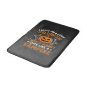 Lustiger Halloween Vampir Kürbis Badematte (Schrägansicht)