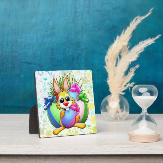 Lustiger Hase beißt ein Osterei Fotoplatte (InSitu)