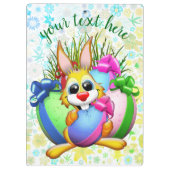 Lustiger Hase, der ein Osterei beißt Klemmbrett (Rückseite)