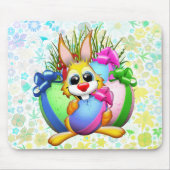 Lustiger Hase, der ein Osterei beißt Mousepad (Vorne)