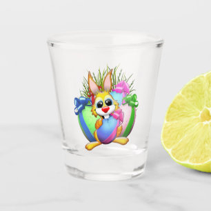 Lustiger Hase, der ein Osterei beißt Schnapsglas