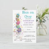 Lustiger Hase Ostern BRUNCH & SUCHEN Einladung (Stehend Vorderseite)