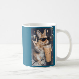 Lustiger Hase trinkt Eiskaffee, lustiger Ostertag  Kaffeetasse