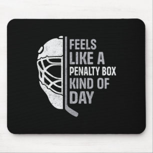 Lustiger Hockeyspieler fühlt sich wie eine Strafba Mousepad