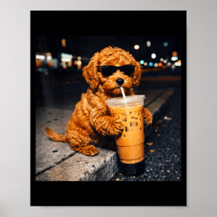 Lustiger Hund Goldendoodle trinkt Eiskaffee Tier Poster