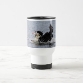 Lustiger Hund im Wasser, kundengerechte Tasse