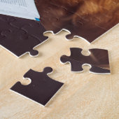 Lustiger Hund liest Puzzle (Seite)