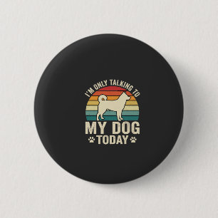 Lustiger Hund spricht Retro-Sonnenuntergang Button