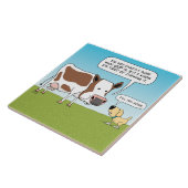 Lustiger Hund und Kuh ermüdet vom wiedergekäuten Fliese (Seite)