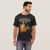 Lustiger Igel liest Buch 67 Sechs Sieben Meme  T-Shirt (Vorne ganz)