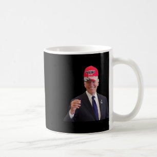 Lustiger Joe Biden trägt Trump 2024 Mütze Kaffeetasse