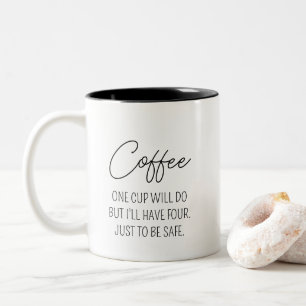 Lustiger Kaffee-Spruch: Vier nehmen, um sicher zu  Zweifarbige Tasse