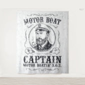 Lustiger Kapitän eines Motorboots, Pontoonbootfahr Wandteppich (Vorderseite)