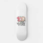 Lustiger Lehrer- & Schüler-Geschenk zum 100. Schul Skateboard (Vorderseite)