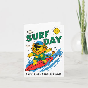 Lustiger Löwe surft Sommerferien Surftag Jungen G Karte