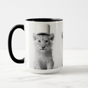 Lustiger Löwenjunges mit Toilettenpapierhut Minima Tasse