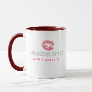 Lustiger Make-upkünstler mit einer Tasse
