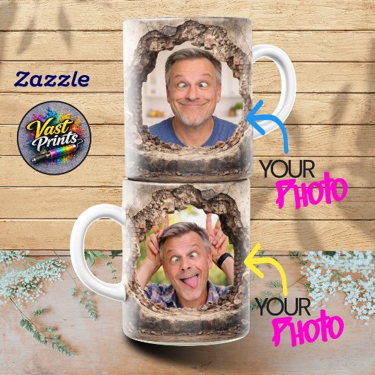 Lustiger Mann, der durch ein Loch schaut, benutzer Tasse
