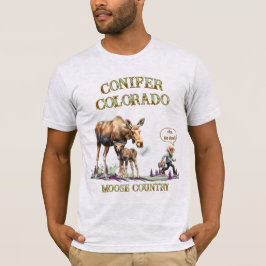 Lustiger Mann, der vor Mama und Baby-Elch flieht T T-Shirt