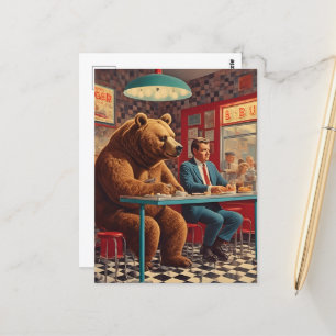 Lustiger Mann und Bär im Retro-Diner Postkarte