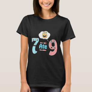 Lustiger Mathe-Witz 7 hat 9 Süß 67 Meme Bildung Hu T-Shirt