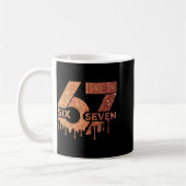 Lustiger Meme 6 7 Sechs Sieben Schwarzer Monat der Kaffeetasse (Links)