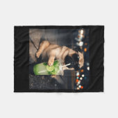 Lustiger Meme-Mops trinkt Mojito-Limette-Minze  Fleecedecke (Vorderseite (Horizontal))