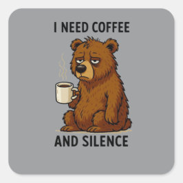 Lustiger müder Bär Ich brauche Kaffee und Stille D Quadratischer Aufkleber