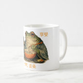 Lustiger mürrischer Frosch isst Ramen und scrollt  Kaffeetasse (VorderseiteRechts)