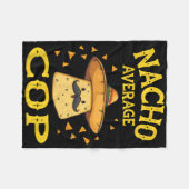 Lustiger Nacho Durchschnittspolizist  Fleecedecke (Vorderseite (Horizontal))